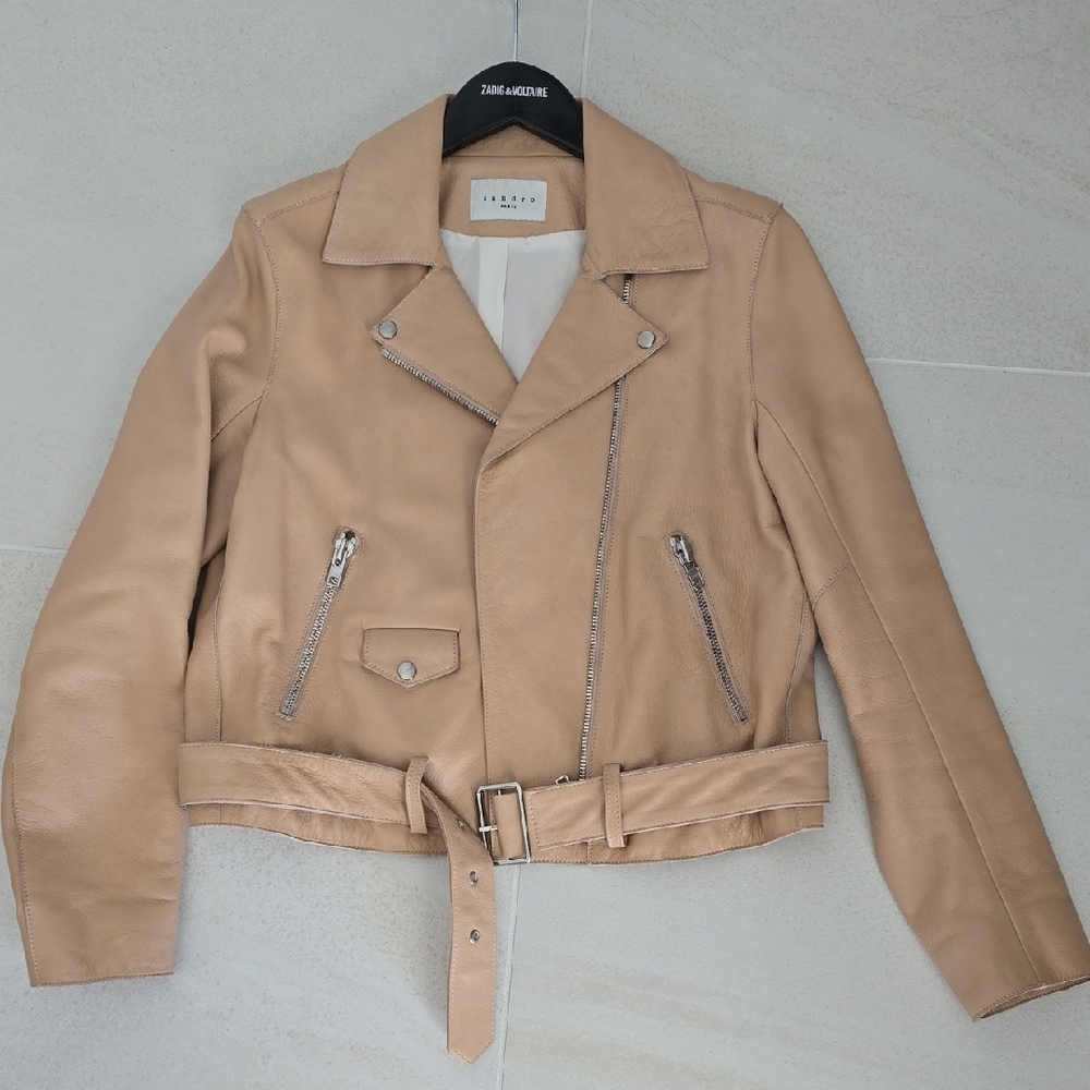 Chic Beige Leather Jacket with Silver Accents - image 4